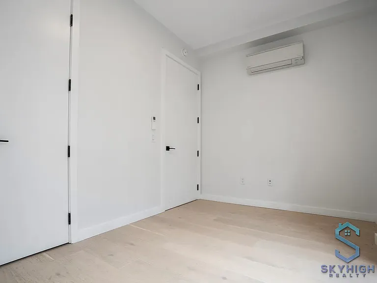 37-25 32nd St #5G — Photo 10