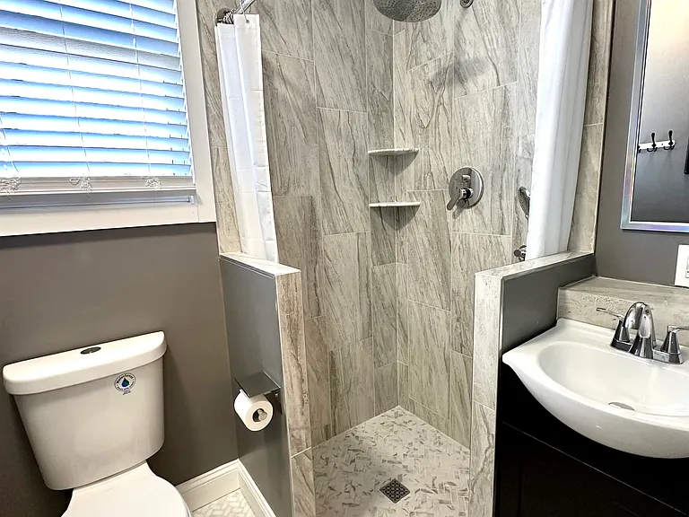 512 Mellon St SE #101 — Photo 15