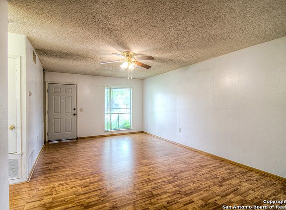 3rd image of 5803 Valley Point St