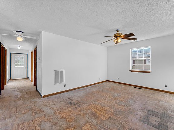 4th image of 305 Shaver St