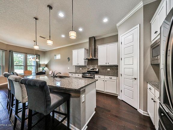 3rd image of 3500 Crossview Dr