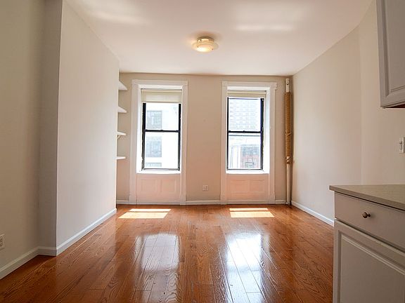 2nd image of 349 W 44th St APT 5FE