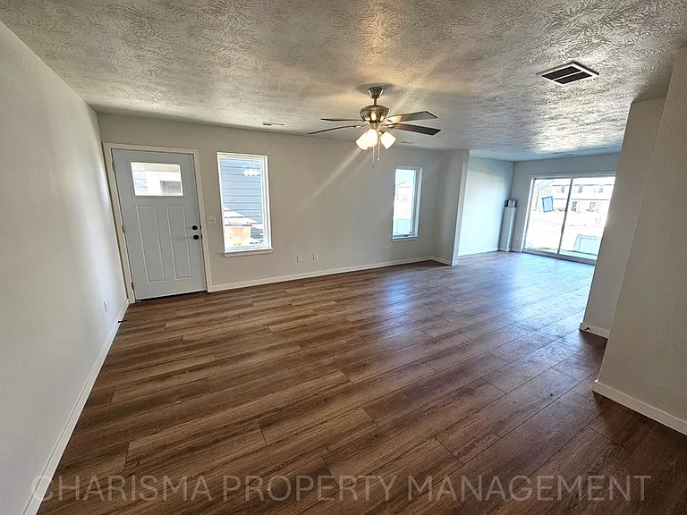 Tunis Drive Townhomes — Photo 9