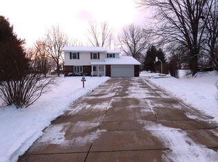 S46W25487 Meadow View Ct W, Waukesha, WI 53189