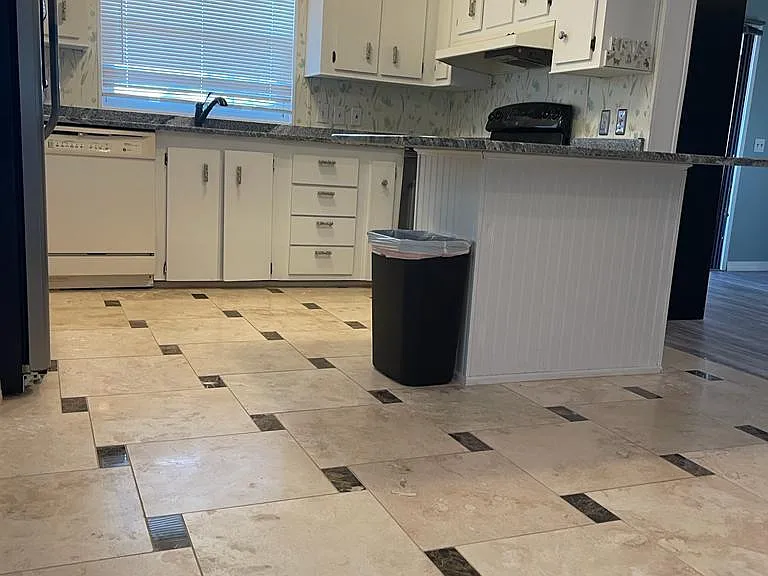 404 Dolphin Dr S — Photo 7