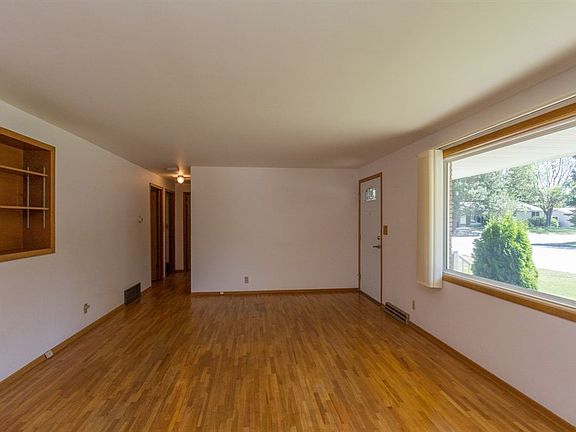 5th image of 13721 E 17th Ave