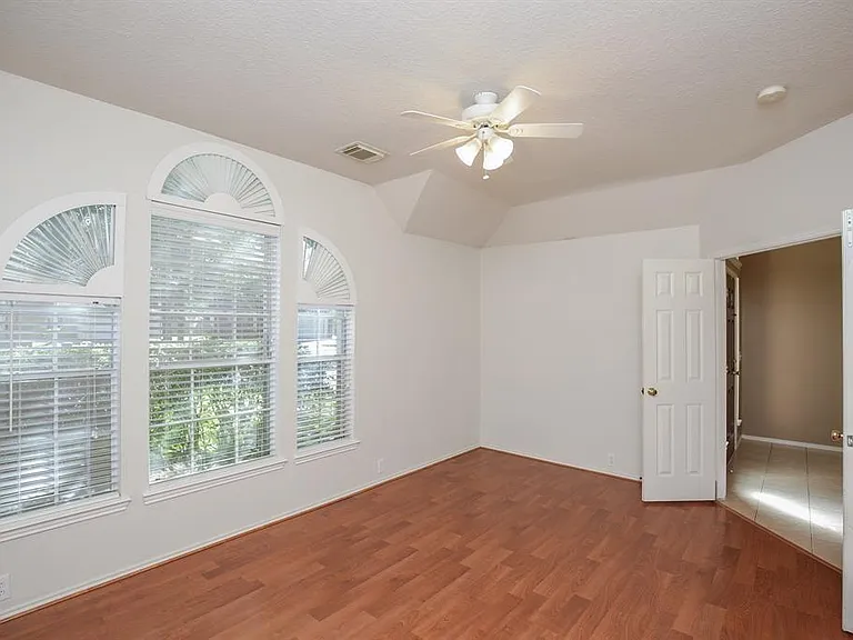 20502 Pioneer Bend Ct — Photo 6