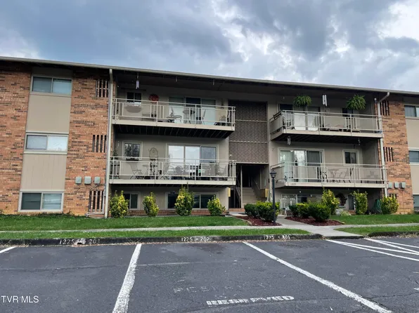 1225 Carriage Cir APT 303, Bristol, VA 24201