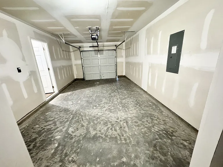 203 Oakmont Valley Trl — Photo 33