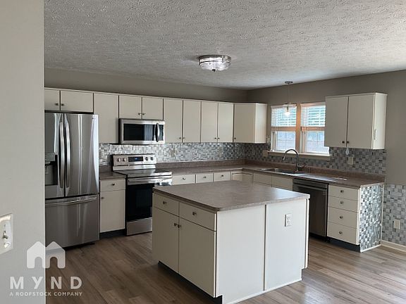 2nd image of 11629 Lone Pine Cir