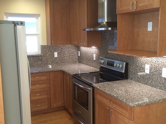 3rd image of 720 Lytton Ave