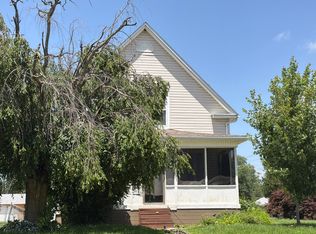 1063 E Chestnut St, Canton, IL 61520