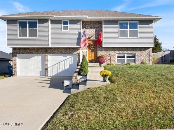 335 Venus St, Holts Summit, MO 65043