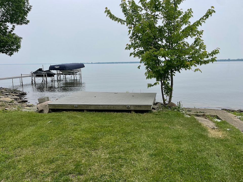 PRIVATE WATERFRONT