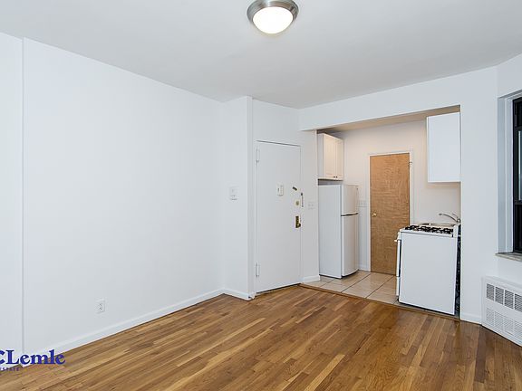 4th image of 305 E 78th St #3C