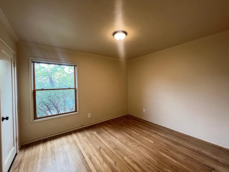 1340 Kains Ave — Photo 8