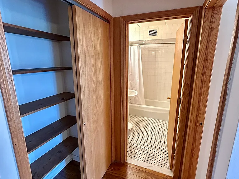 2340 N Commonwealth Ave — Photo 24