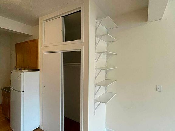 4th image of 218 E 27th St #20A