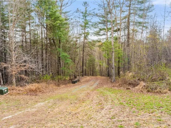 1163 Mills Rd, Mount Airy, NC 27030