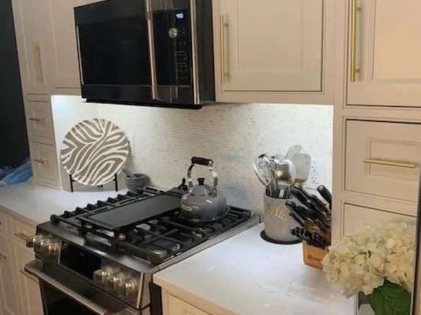 451 Clinton Avenue image 10 of 18