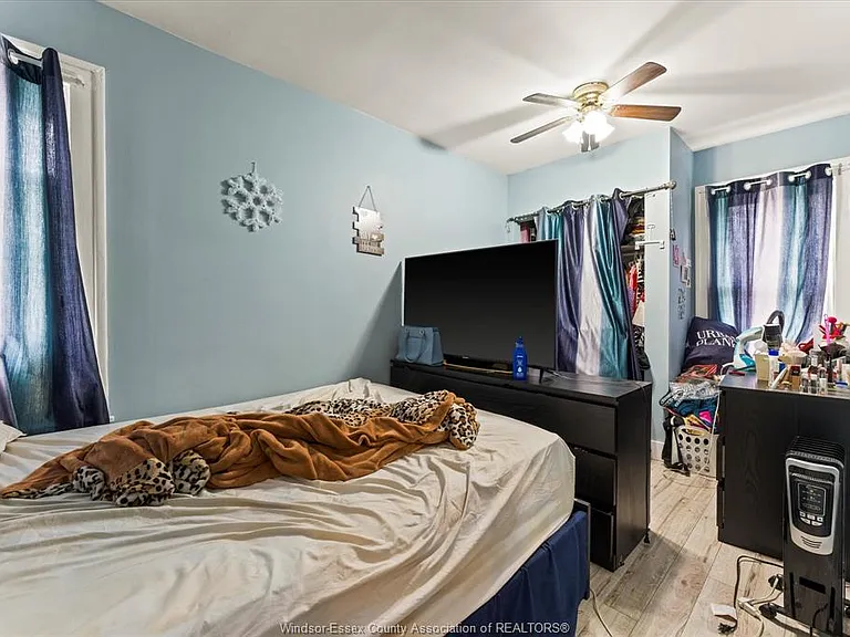 890 Howard Ave — Photo 35