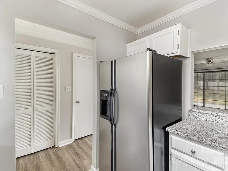7610 Woods Ln #5 — Photo 4