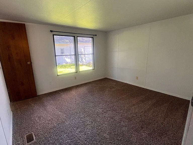 2074.5 Willeys Lake Rd — Photo 18