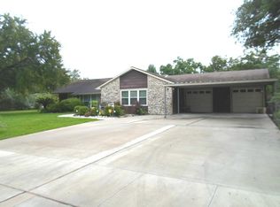 414 S 3rd St, La Porte, TX 77571