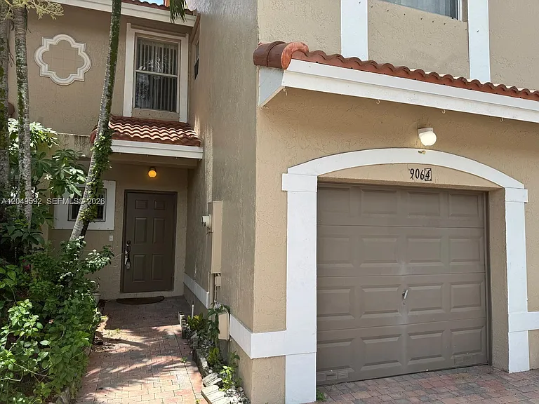 9064 NW 54th St #9064 — Photo 3