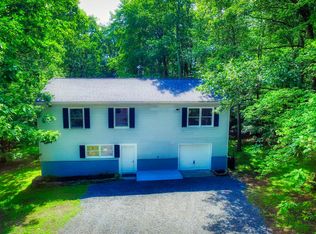 123 Turkey Dr, Cresco, PA 18326