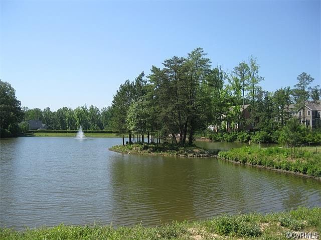2nd image of 592 Raleigh Manor Rd