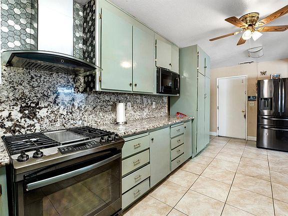 4th image of 216 Barros St