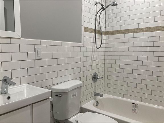 4th image of 129 Graham Ave #2A