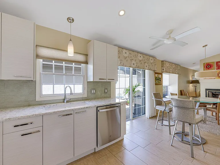 27161 Enclave Dr — Photo 13
