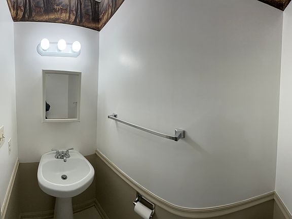 4th image of 1226 Thomas Jefferson Pl