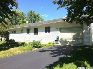 404 Cheryl Ln, Minoa, NY 13116