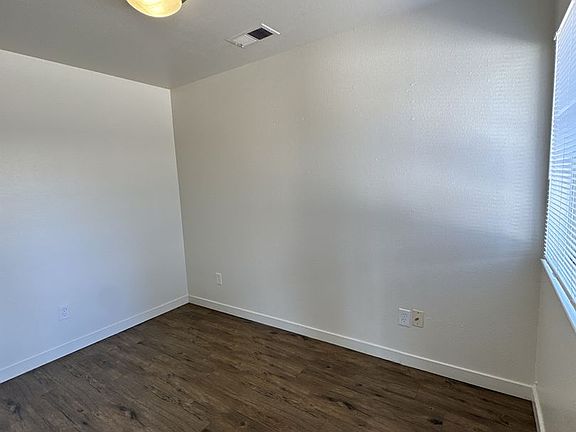 3rd image of 569 N Elmwood Ave APT 3