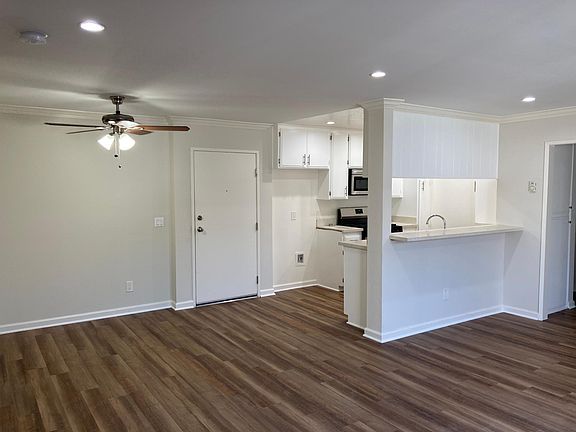 2nd image of 2475 Corinth Ave #109