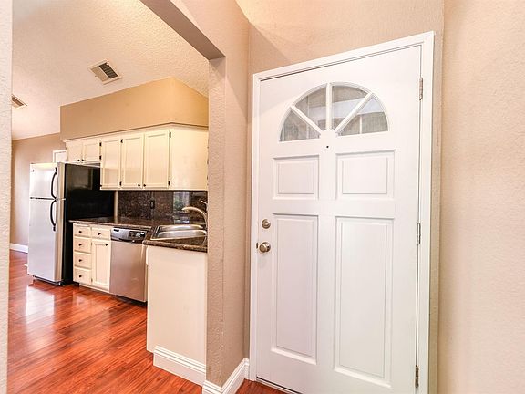 4th image of 2052 E Cromwell Ave