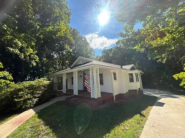 2 bed, 1032 sqft, $1,995 — Photo 2