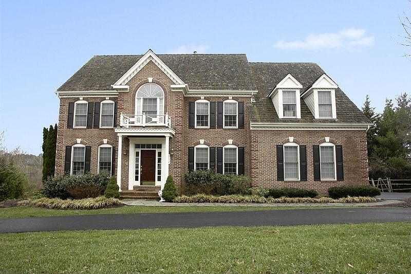 Stunning D.R. Horton Colonial