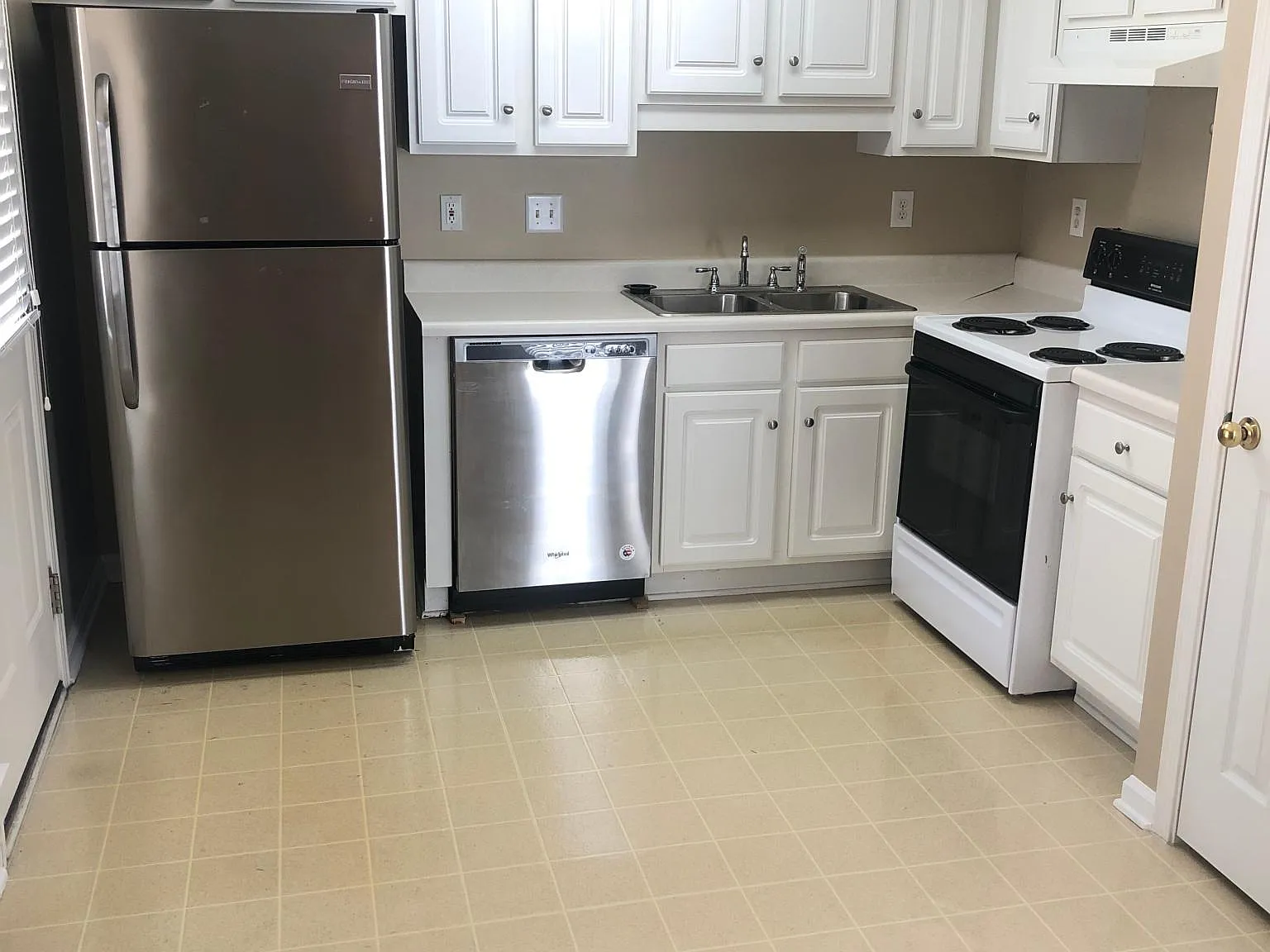 2044 W Aberdeen Dr — Photo 4