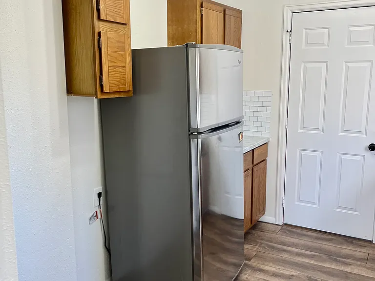 617 2nd St — Photo 3