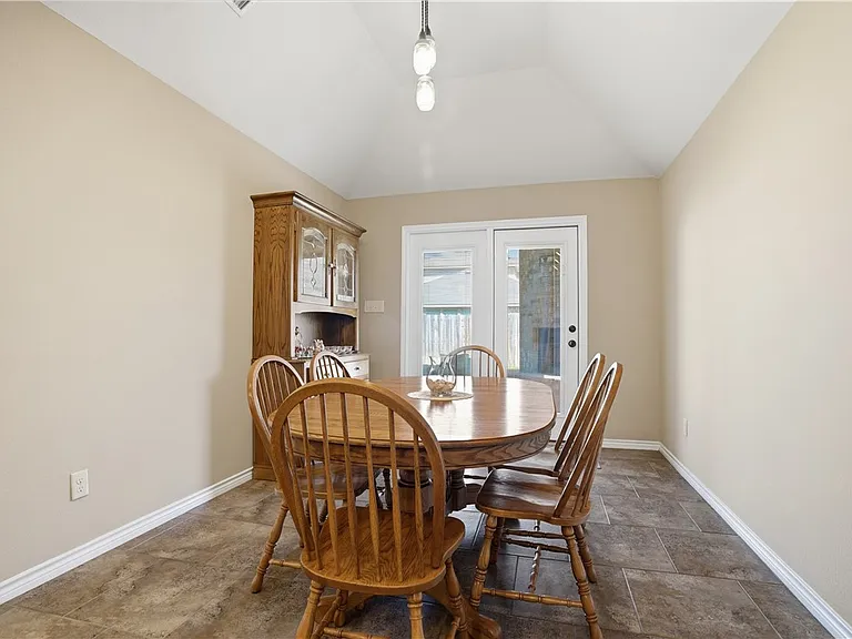 2524 Warkworth Ln — Photo 4