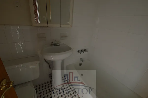 Rented by City Stop Realty | media 5