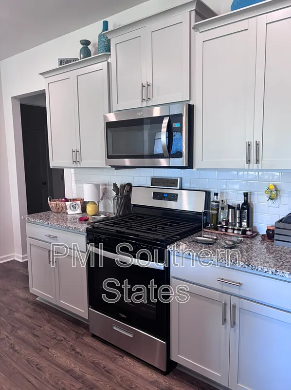 4 bed, 2.0 bath, 1766 sqft, $1,900 — Photo 3
