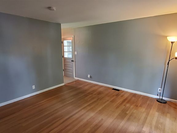 5th image of 7922 White Ln