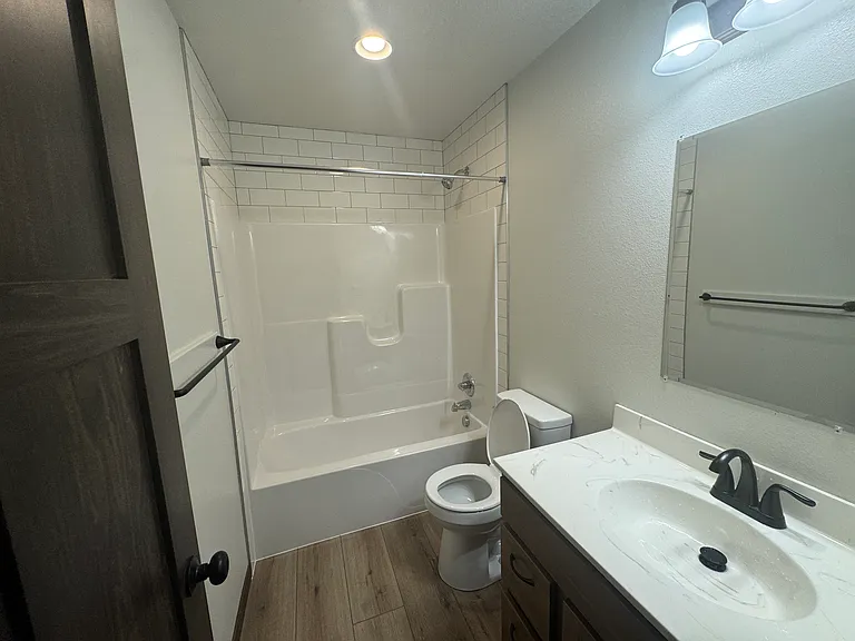 822 W 6th St #NA — Photo 5