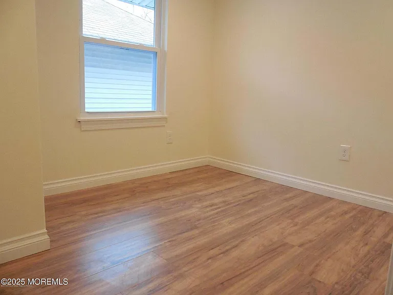 538 Myrtle Ave — Photo 9