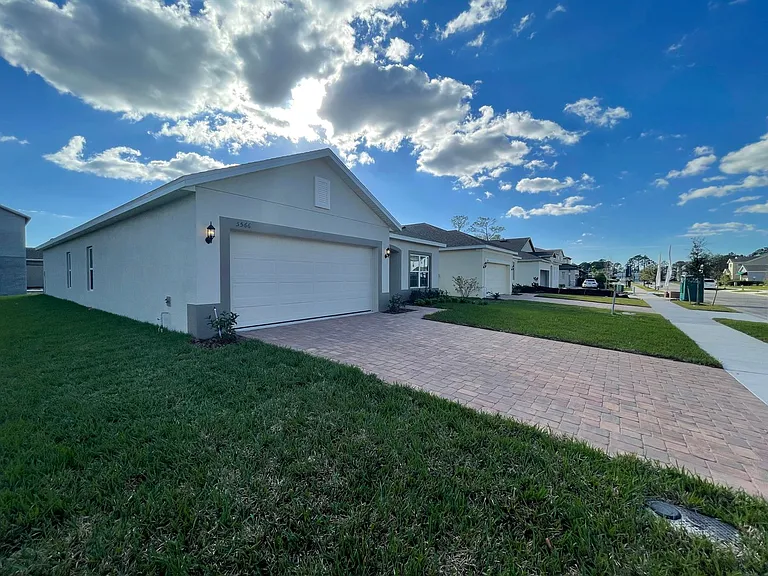 5566 Sabal Dr — Photo 2